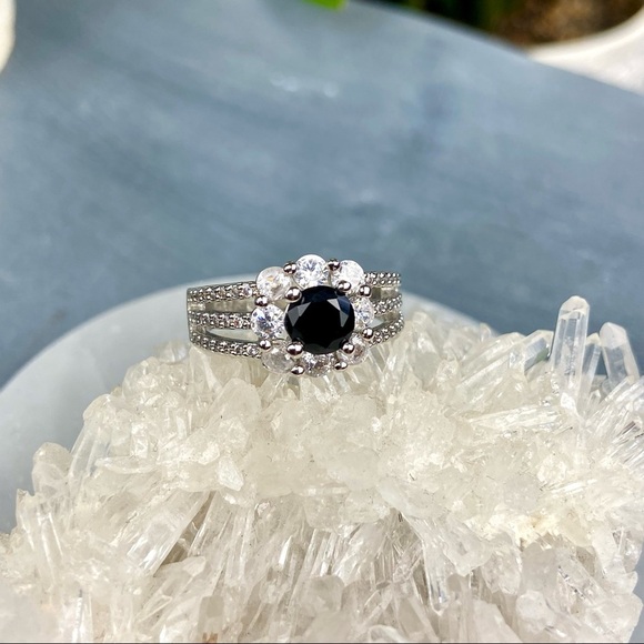 Vintage Flower Black Glass Rhinestone Flower Ring Wedding Ring Alt - Picture 2 of 12